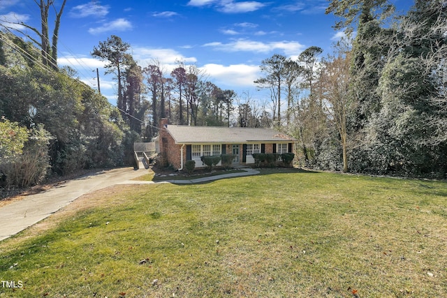 ranch-style house with a front yard