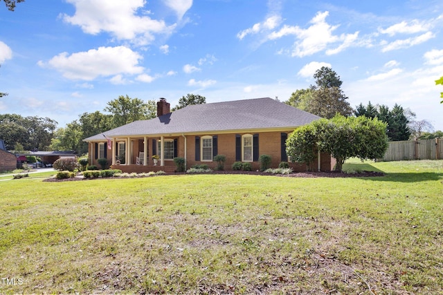 ranch-style house featuring a front yard