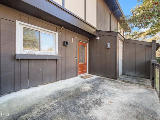 property entrance featuring a patio area