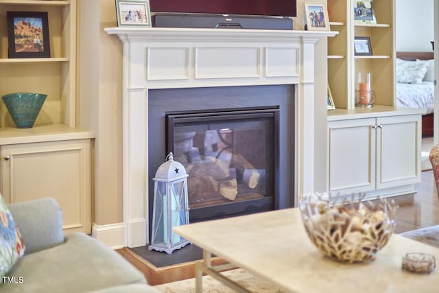 details with hardwood / wood-style flooring