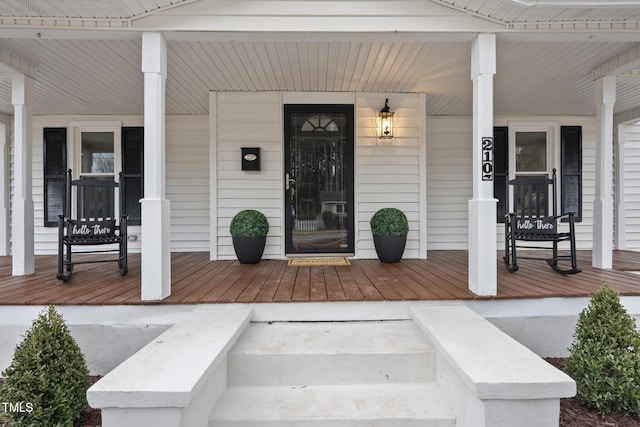 entrance to property featuring covered porch