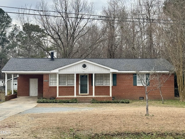 single story home featuring a carport, covered porch, and a front yard