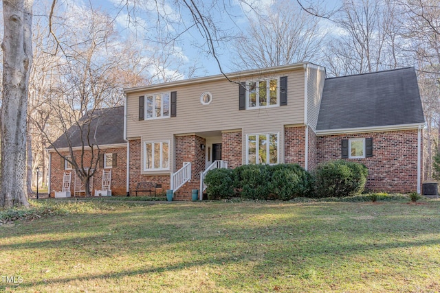 view of front of property featuring a front yard