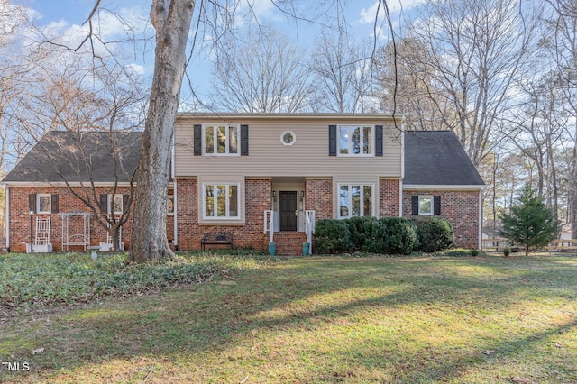 view of front facade featuring a front yard