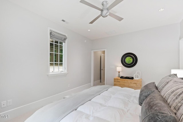 bedroom with ceiling fan