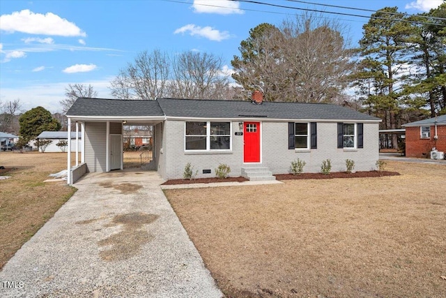 view of front of house with a front yard and a carport