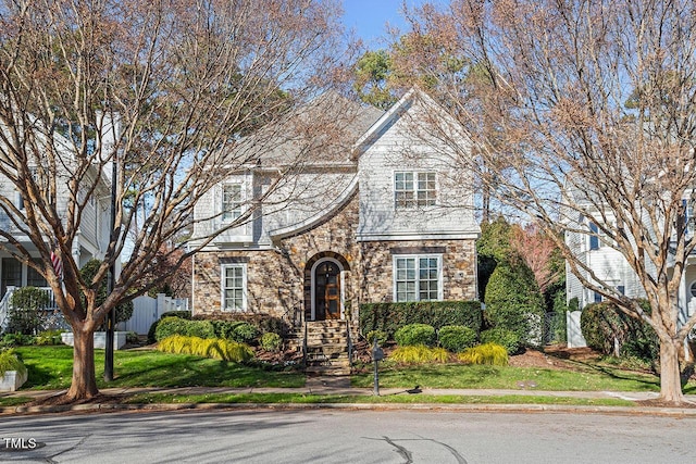 view of front of home featuring a front lawn