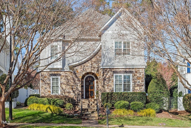 view of front of home featuring a front lawn