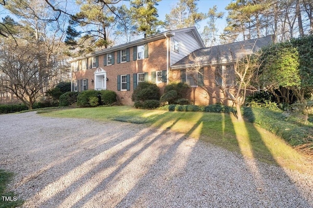 view of front of home featuring a front yard