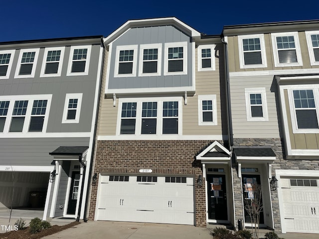 townhome / multi-family property featuring a garage