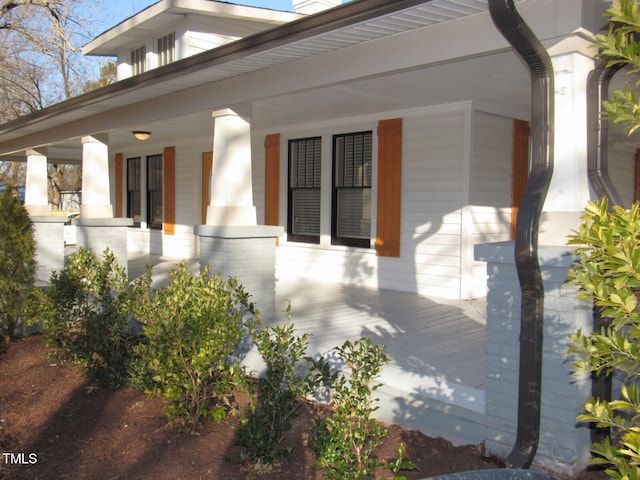 property entrance featuring covered porch