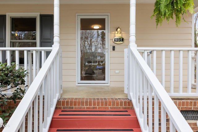 doorway to property with covered porch