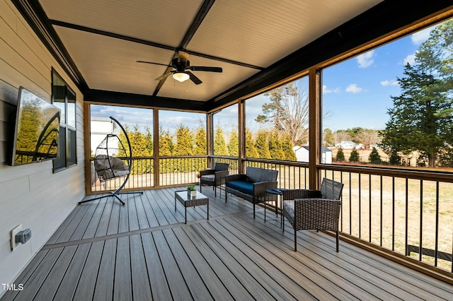 sunroom with ceiling fan