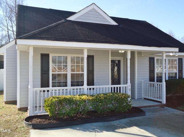 view of front facade featuring a porch