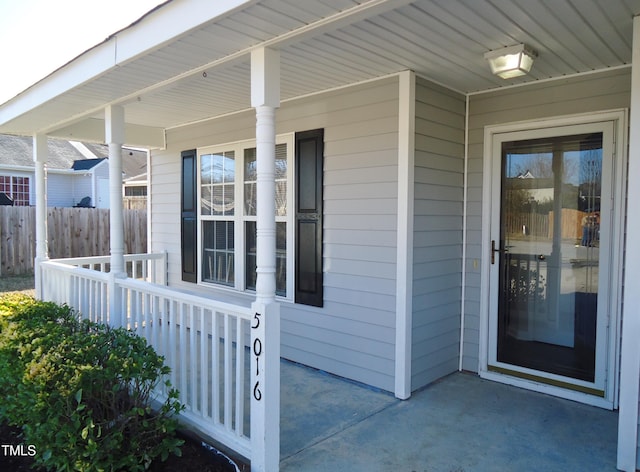 property entrance with covered porch