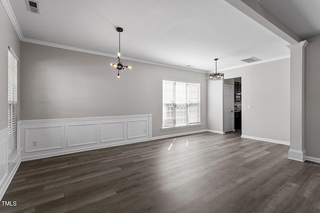 spare room featuring crown molding, a notable chandelier, and dark hardwood / wood-style flooring