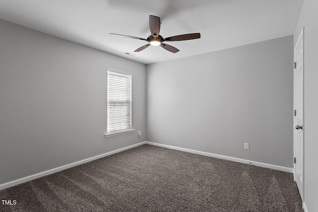 carpeted empty room featuring ceiling fan