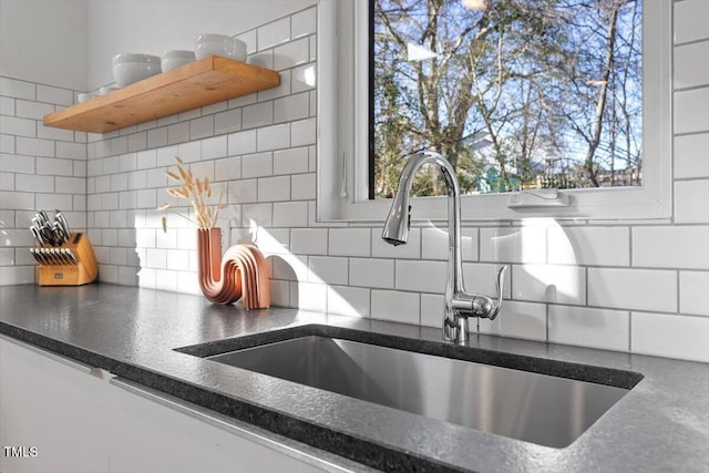 kitchen with sink and decorative backsplash