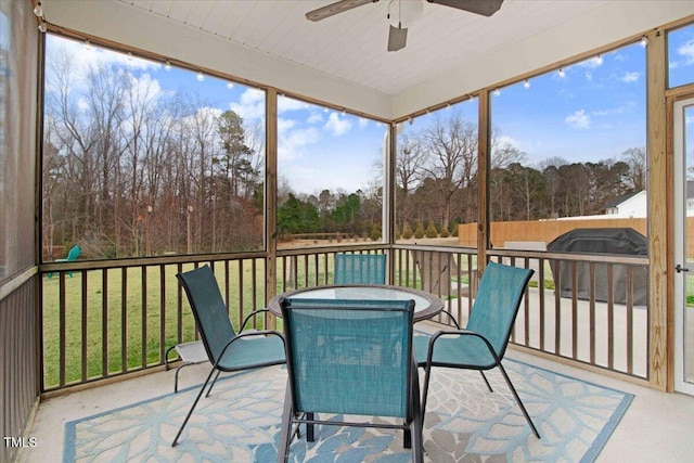 sunroom / solarium with ceiling fan