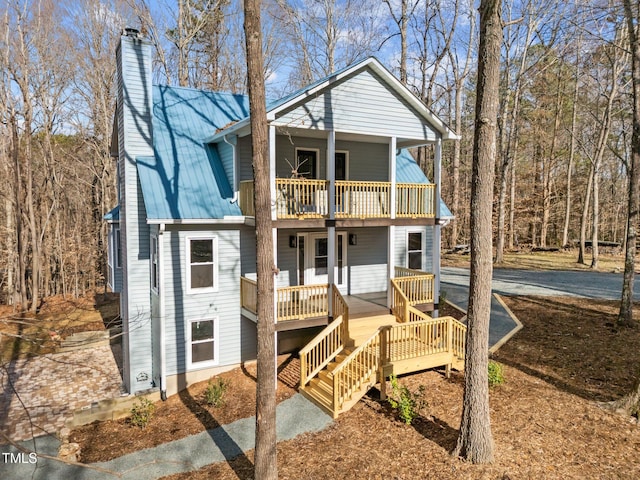 view of front facade featuring a porch and a balcony