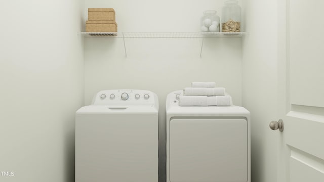 washroom featuring washing machine and clothes dryer