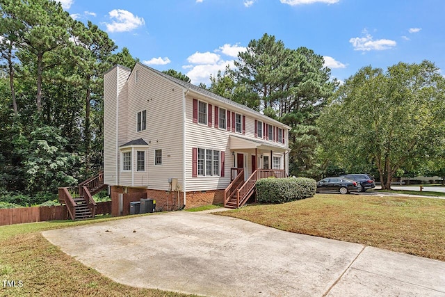 view of front of property featuring a porch, central AC, and a front lawn