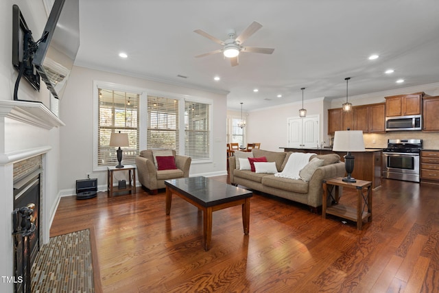 living area featuring crown molding, baseboards, and dark wood-type flooring