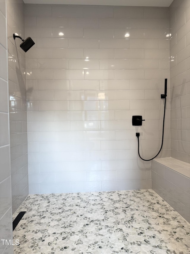 bathroom featuring tiled shower