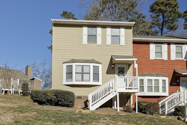 view of front facade featuring a front yard