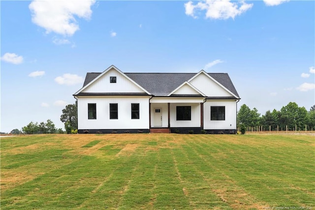 modern inspired farmhouse featuring a front lawn and crawl space