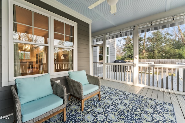 sunroom featuring ceiling fan