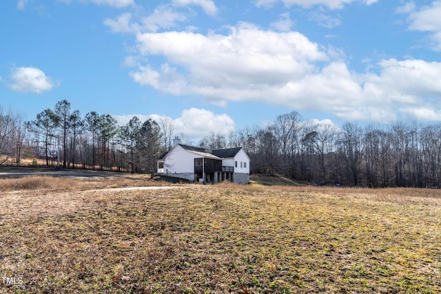 view of yard featuring a rural view