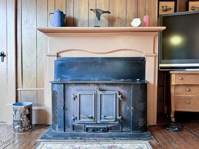 interior details featuring hardwood / wood-style floors