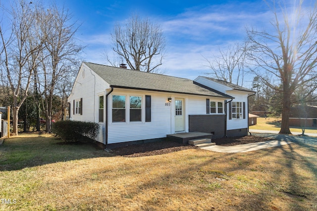 view of front of home with a front lawn