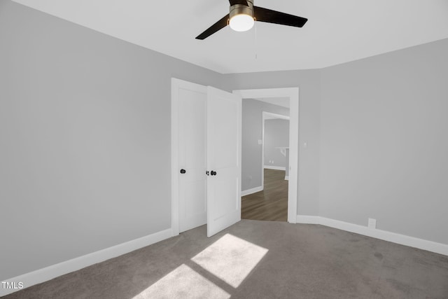 carpeted spare room featuring ceiling fan