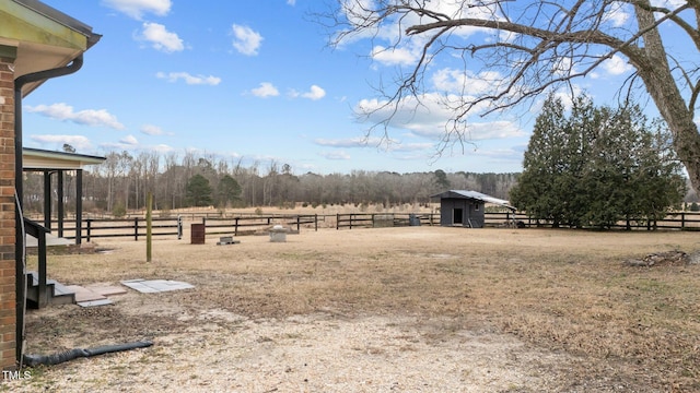 view of yard featuring a rural view