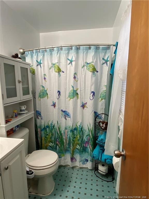 700 W 20th St W, Lumberton, NC 28358 - full bathroom with tile patterned floors, toilet, vanity, and a shower with curtain