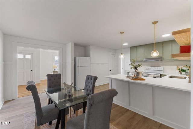 dining room with sink and light hardwood / wood-style floors