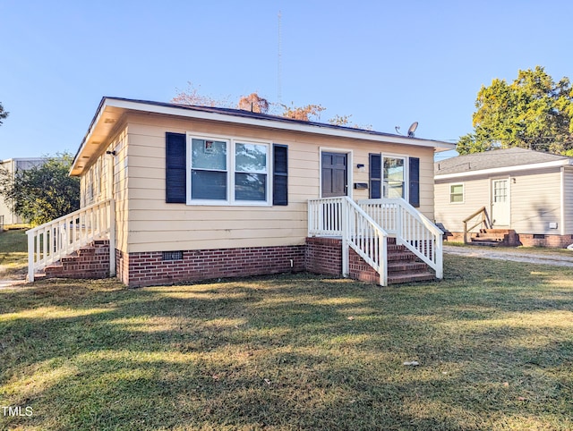 view of front of property with a front lawn