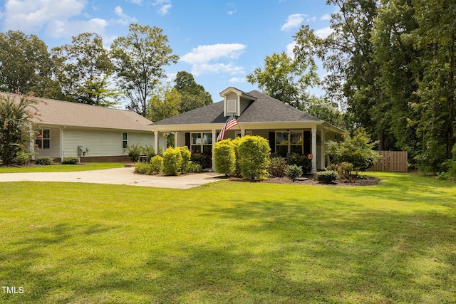 view of front of house featuring a front yard