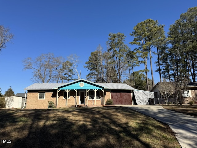 view of front of house with a garage, a front lawn, and a porch