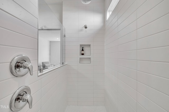 bathroom featuring tiled shower