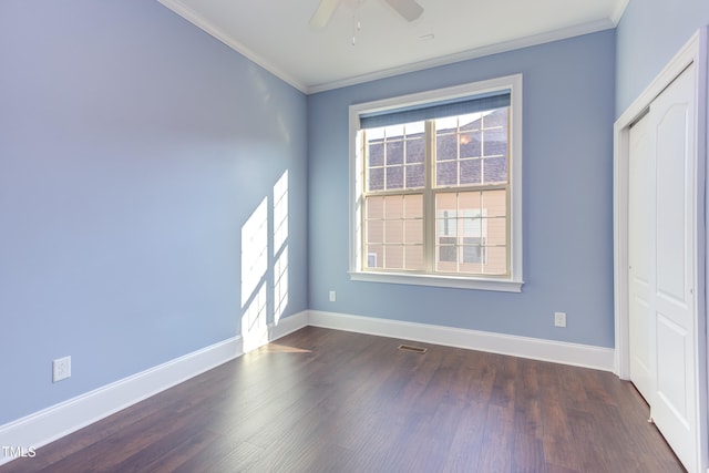 interior space with ceiling fan, ornamental molding, dark hardwood / wood-style floors, and a closet