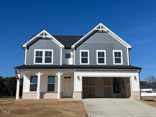 view of front facade featuring a garage