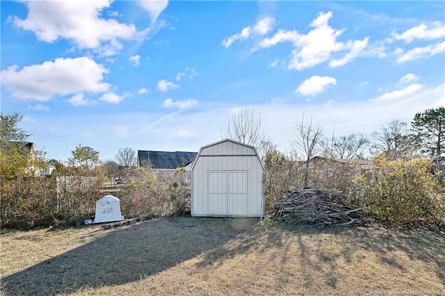 view of outbuilding