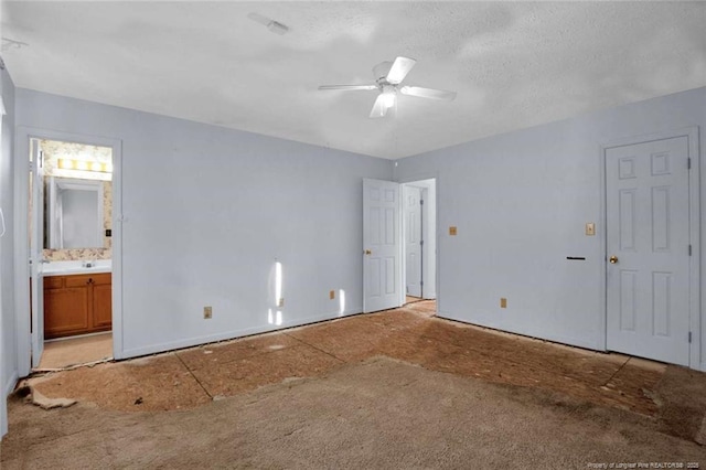 unfurnished room featuring a textured ceiling and ceiling fan