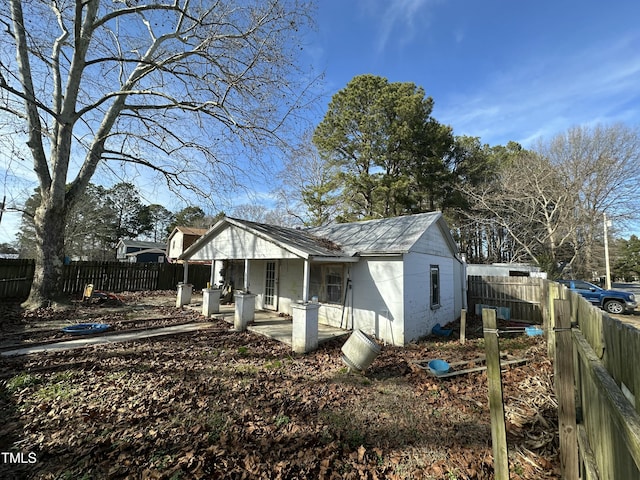 view of front of home featuring a patio area