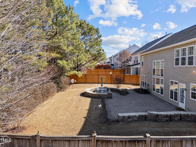 view of yard featuring a patio area