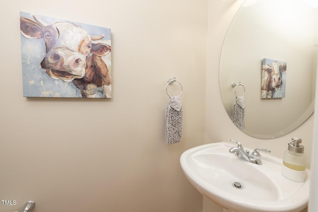 bathroom featuring sink