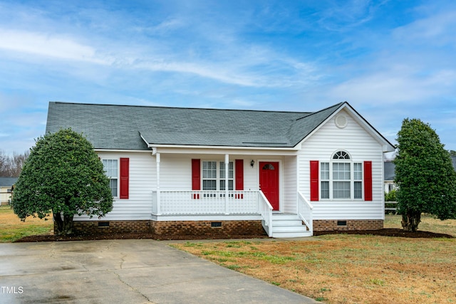 ranch-style house featuring a porch and a front lawn